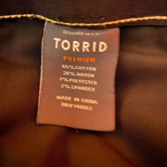Torrid Premium Destroyed Bombshell Skinny Stretch Waist Jeans, Women's 18/28.5 - Picture 10 of 13